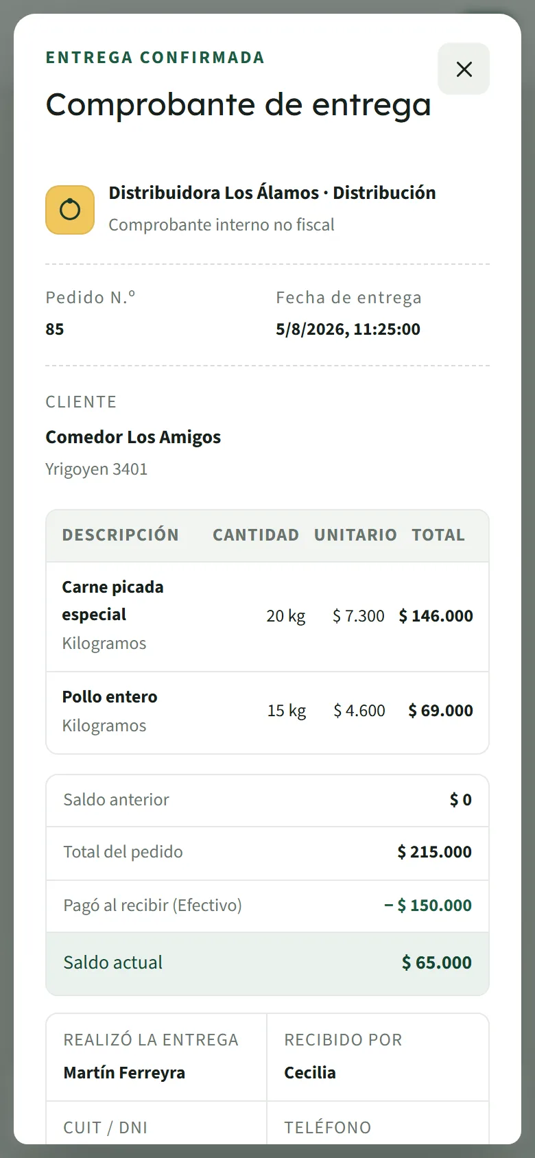Comprobante de entrega abierto en un celular: la distribuidora, el número de pedido, el cliente y el detalle de los productos con su cantidad y su precio.